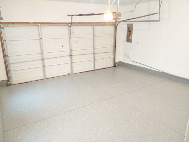 Building Photo - 3-Bedroom Gem in Desirable Sicklerville Ne...