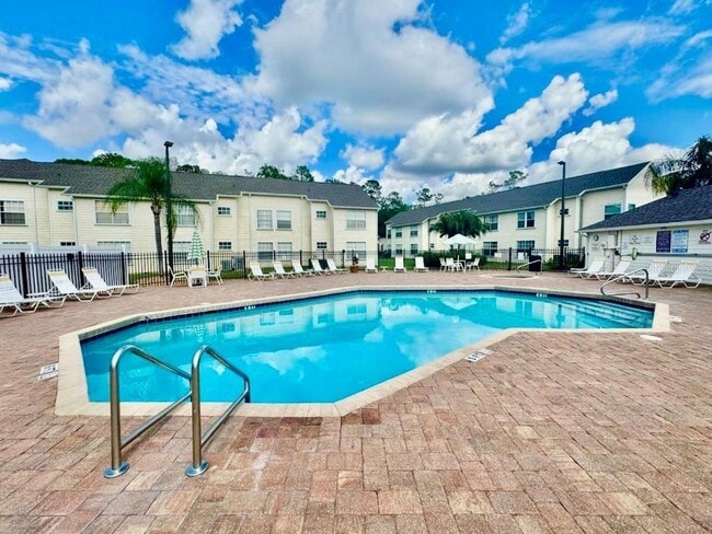 Building Photo - 2040 Royal Bay Blvd