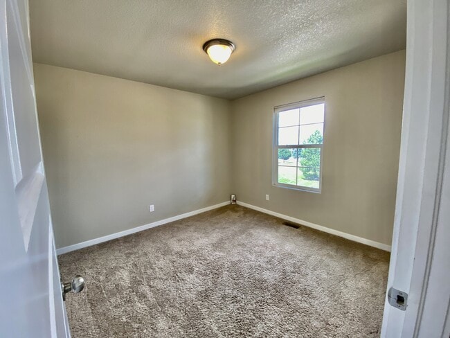 Building Photo - 2467 Dorset Dr