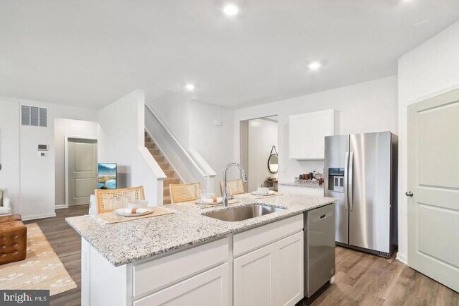 Building Photo - 124 Woodford Dr