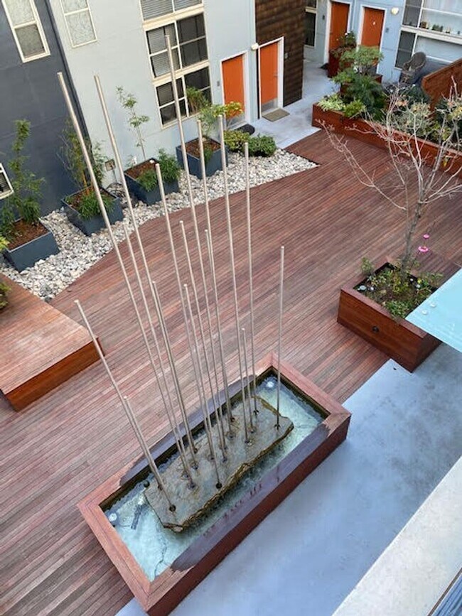 Building Photo - HUGE, remodeled 2 Level 2br/2Ba Loft, Park...