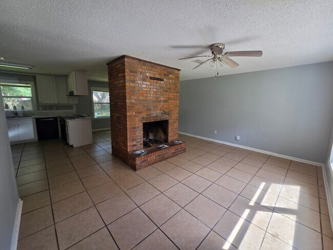 Building Photo - 504 Martha Dr