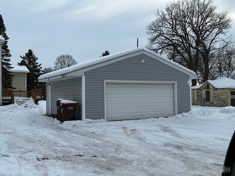 Building Photo - 465 3rd Ave
