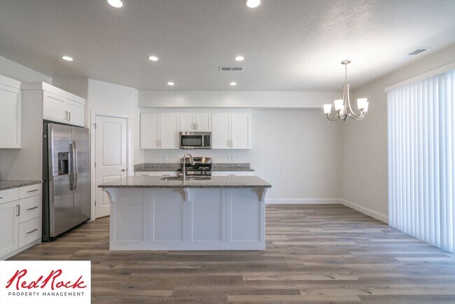 Building Photo - Modern Townhome in Desirable Hurricane Hei...