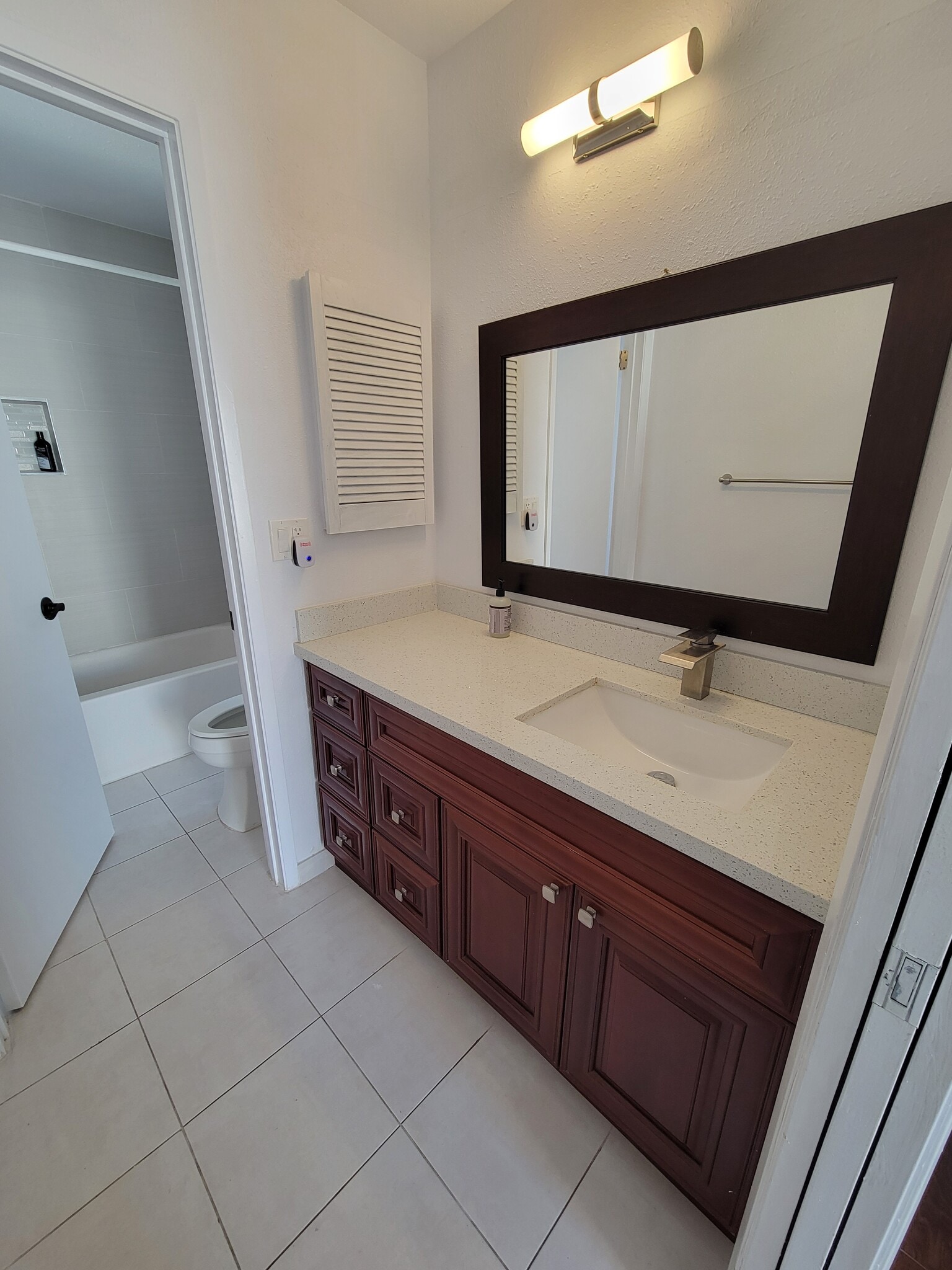 Building Photo - 575 Villa Real