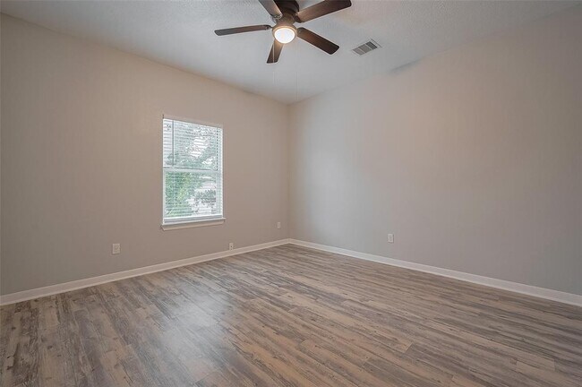 Building Photo - 5009 Willow Point Dr