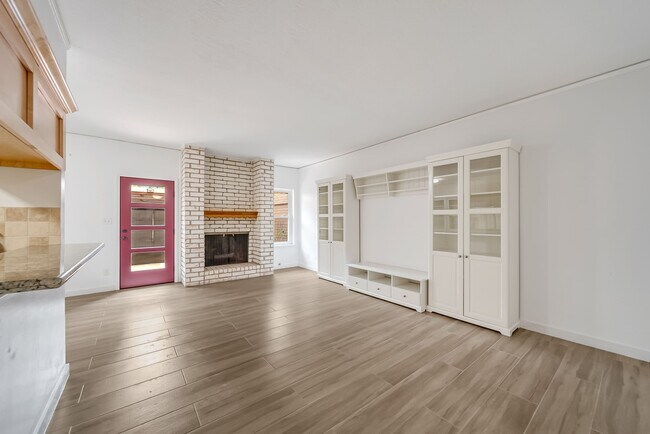 Building Photo - 10732 Briar Forest Dr