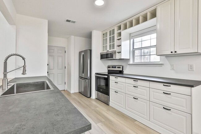 Building Photo - Fully Renovated 3/2 Ranch in Starr's Mill