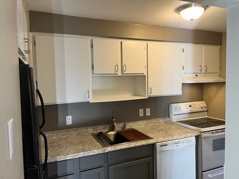 Kitchen - 339 Willowbrooke Dr