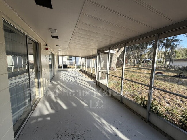 Building Photo - 811 Tangerine St