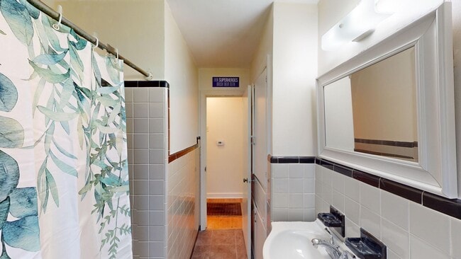 Building Photo - Cute 3 bedroom, 1 bath home tucked in a quiet cul-de-sac