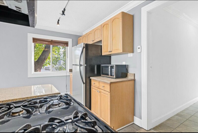 Building Photo - 423 W 31st St