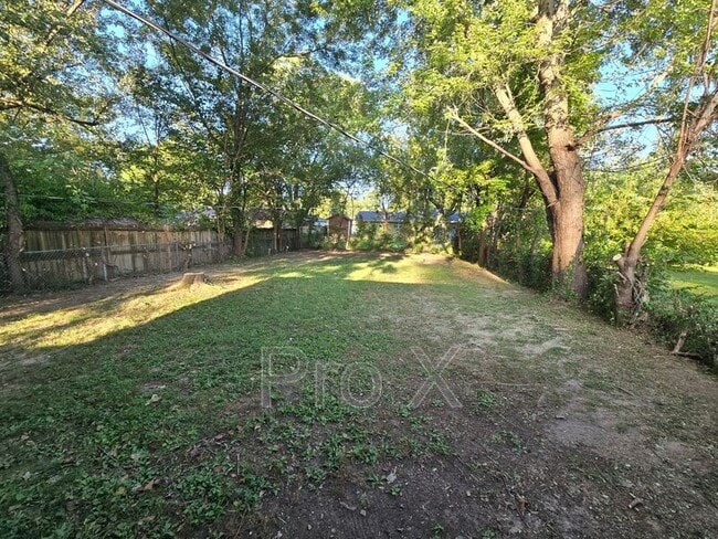 Building Photo - 402 Dyer St