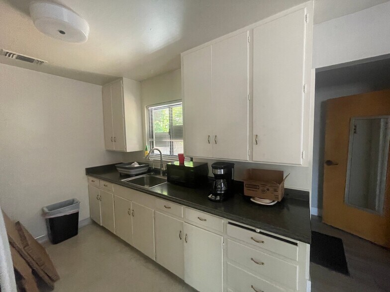 Building Photo - 590 McBean Park Dr