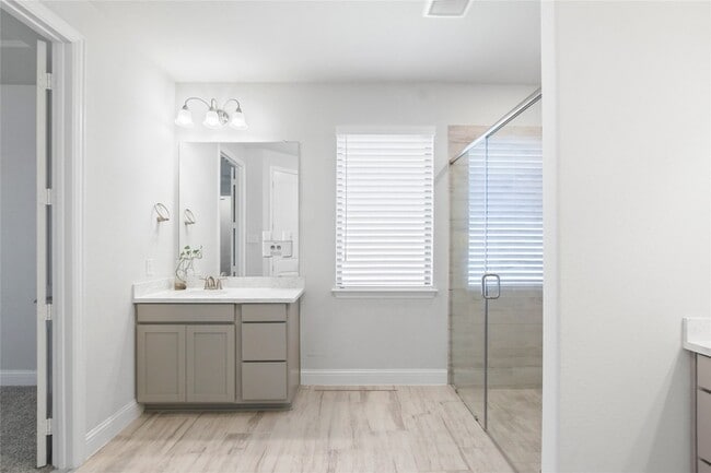 Building Photo - 3121 Sunnyside Dr