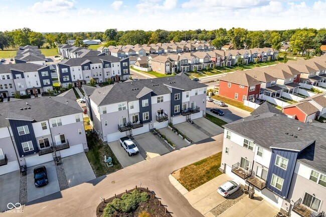 Building Photo - 315 Steeples Blvd