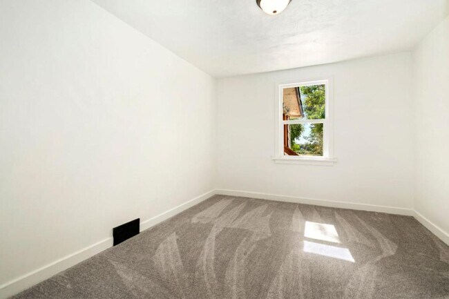 Building Photo - 3508 W Eisenhower Blvd