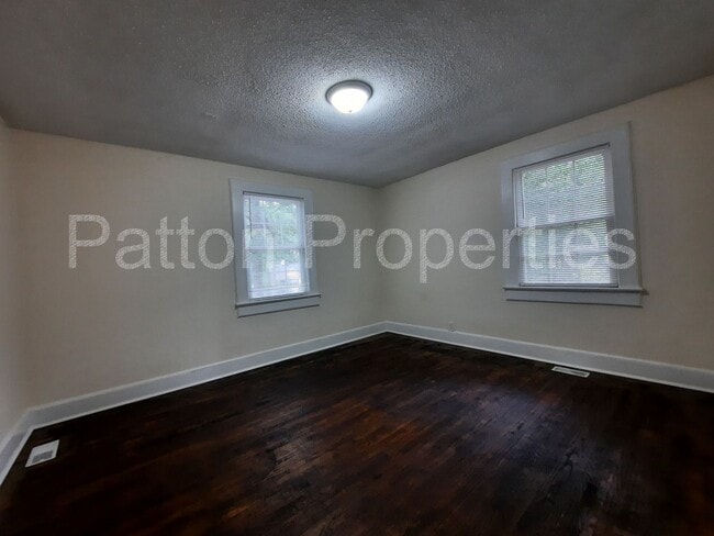 Building Photo - College Place Home