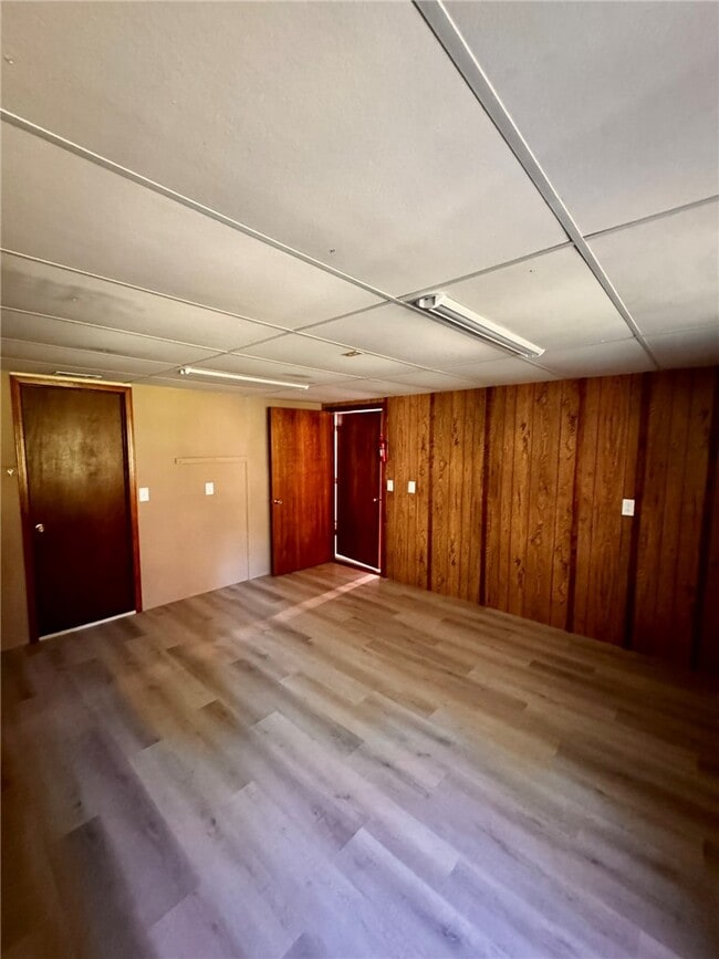 Building Photo - 8889 Old Dutch Elbow