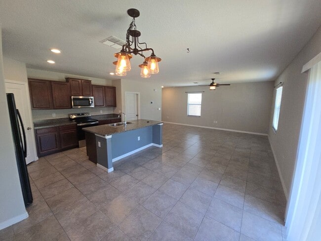 Building Photo - Gorgeous 4-Bedroom, 2.5-Bathroom Home in R...