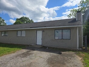 Building Photo - 2 Bedroom I Bath Moore, SC