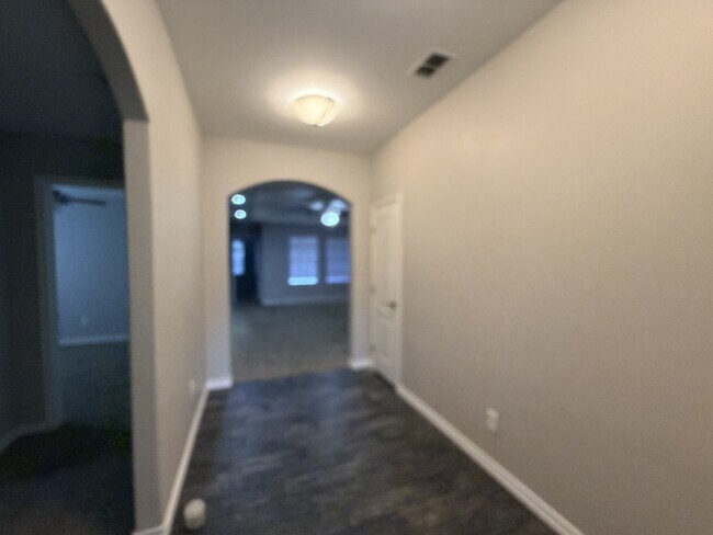 Building Photo - 103 S 4th St