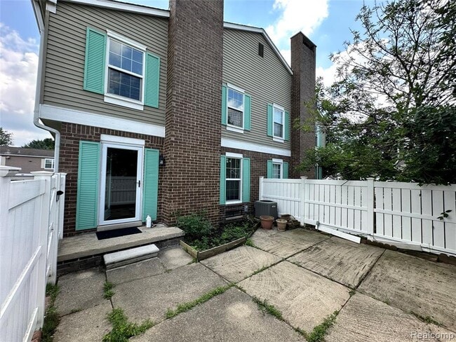 Building Photo - 41729 Broquet Dr