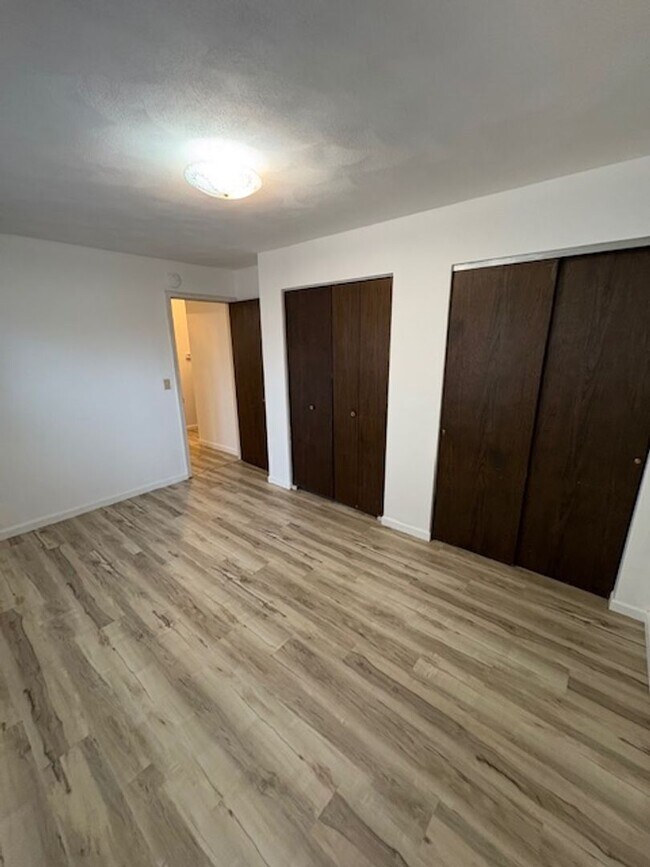 Building Photo - 737-737 E Gift Ave