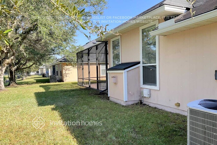 Building Photo - 13928 Fish Eagle Dr E