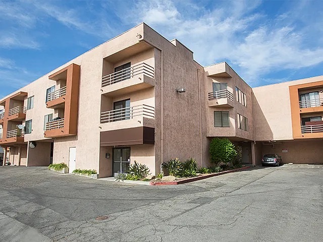 Building Photo - 6815 Remmet Ave