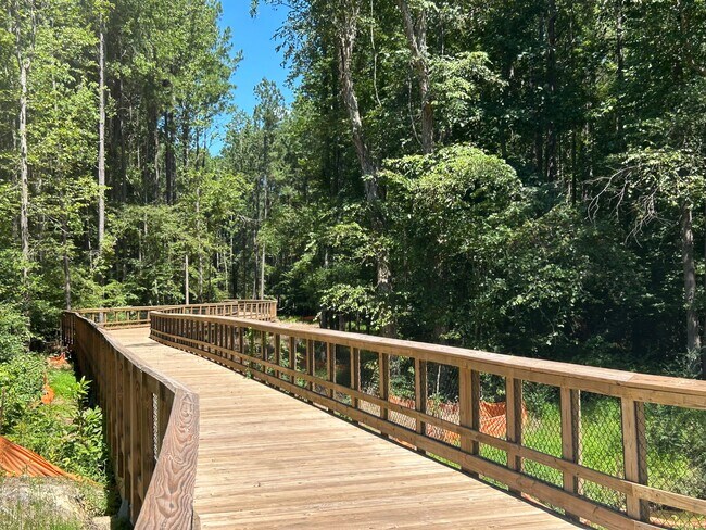 Building Photo - 108 Gallent Hedge Trail