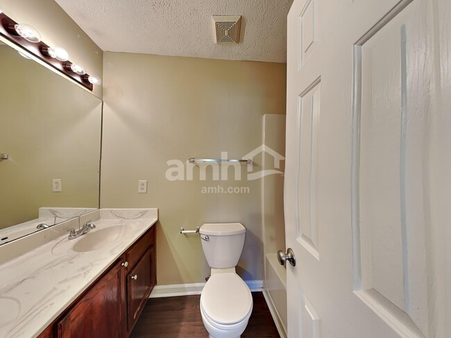 Building Photo - 7303 Clearview Dr