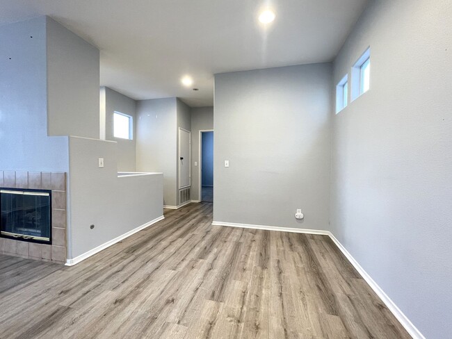 Building Photo - Remodeled Scripps Ranch Condo