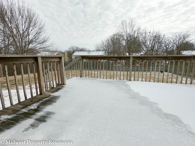 Building Photo - Clean and Fresh 3 Bedroom/2 Bath home in L...