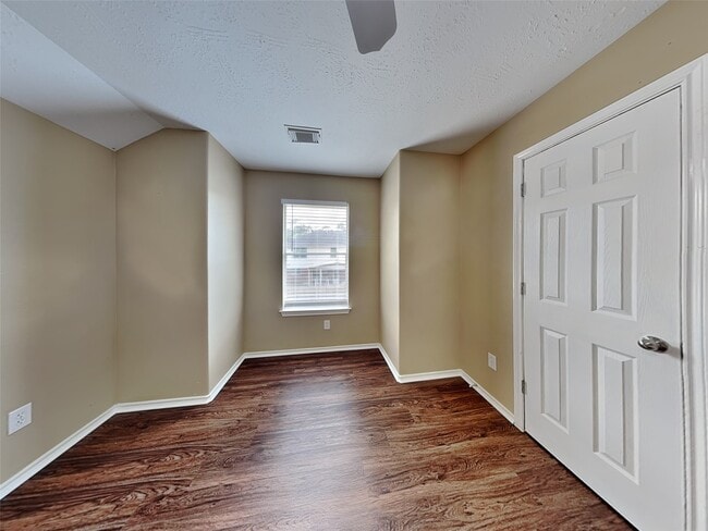 Building Photo - 26881 Armor Oaks Dr