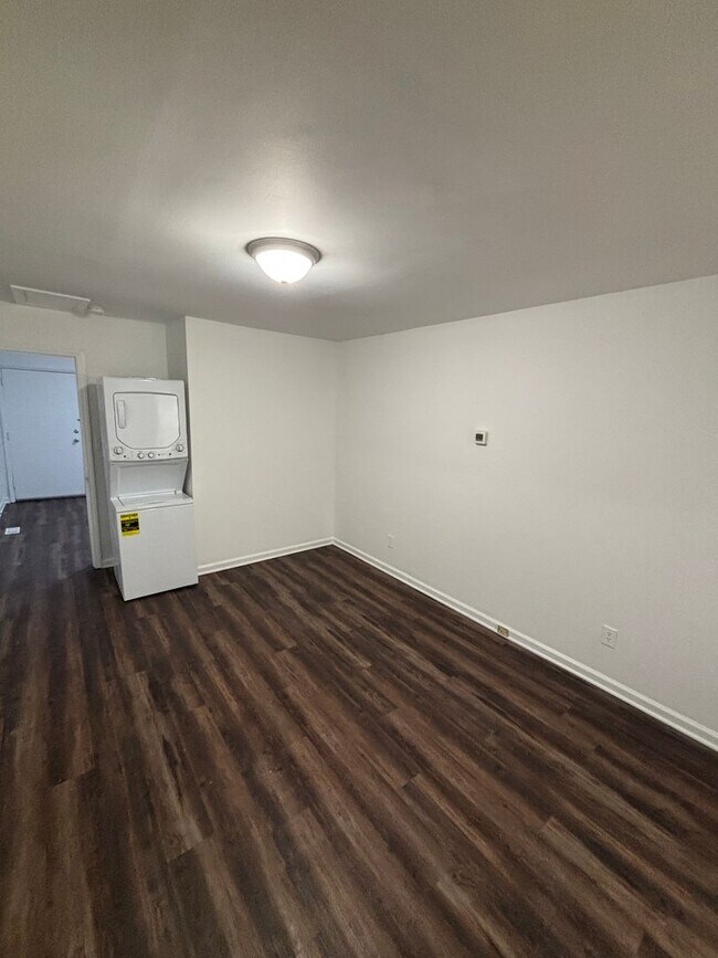 Building Photo - 4130