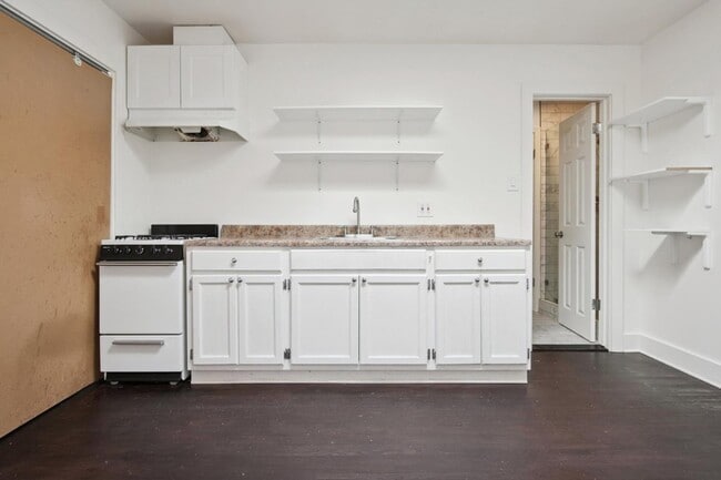 Building Photo - 8630 Stanmoor Dr