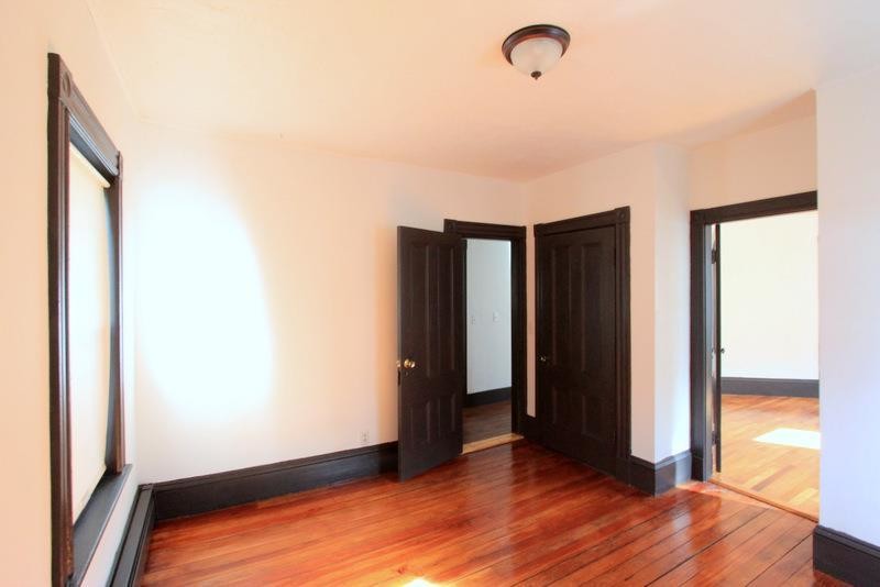 Building Photo - 53 Hinckley St