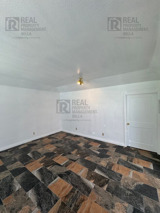 Building Photo - Peaceful Nuevo Living with Gated Driveway, Spacious Layout and Outdoor Living