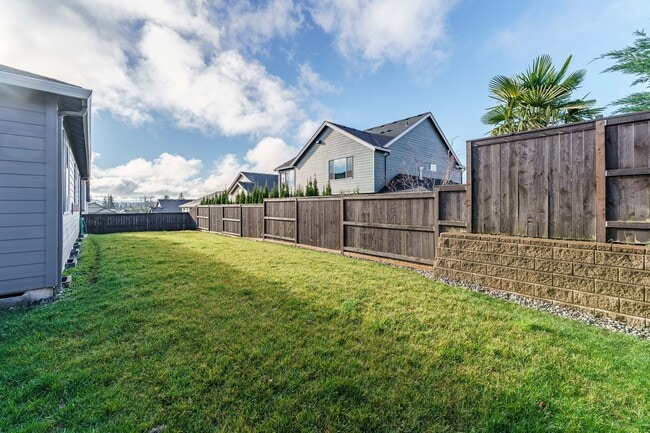 Building Photo - Charming 3-Bedroom, with Office and 2 Bath...
