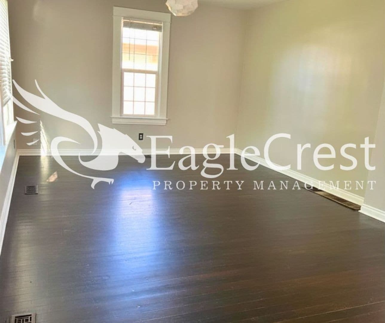 Building Photo - Charming 3BR Home with Spacious Yard & Bonus Living Space
