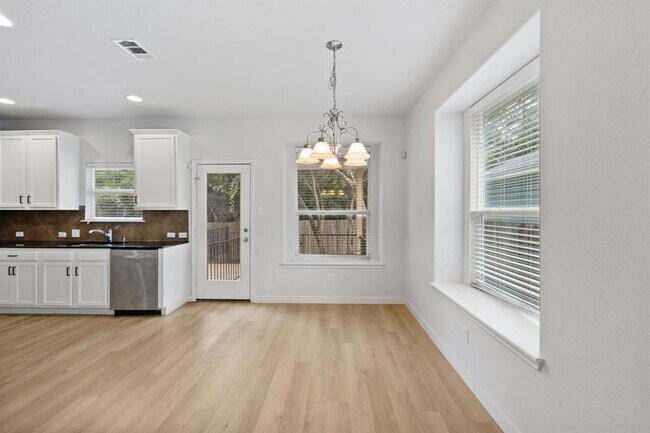 Building Photo - 1708 Rockland Dr