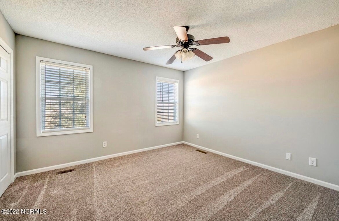 Building Photo - 2375 Vineyard Dr