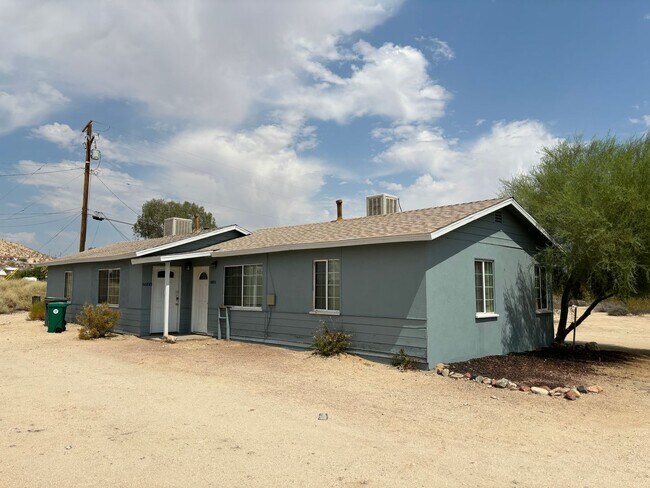 Primary Photo - Yucca Ave 6686-6688