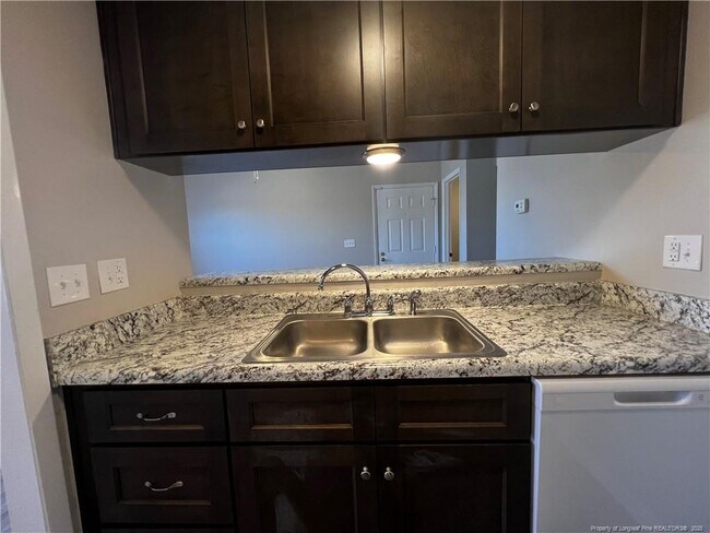 Building Photo - 1429 Ireland Dr