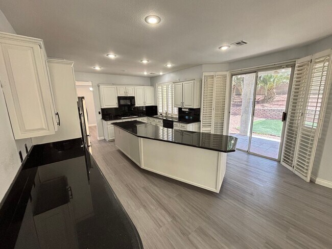 Building Photo - 8207 Vista Colorado St