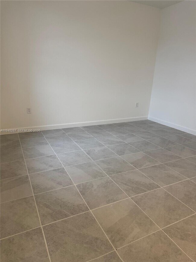 Building Photo - 2724 SE 26th Ave