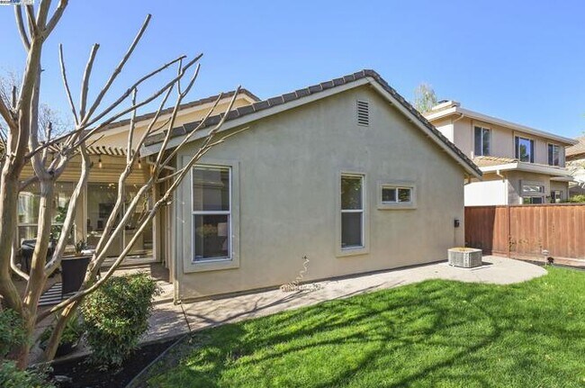 Building Photo - 3859 Appian St