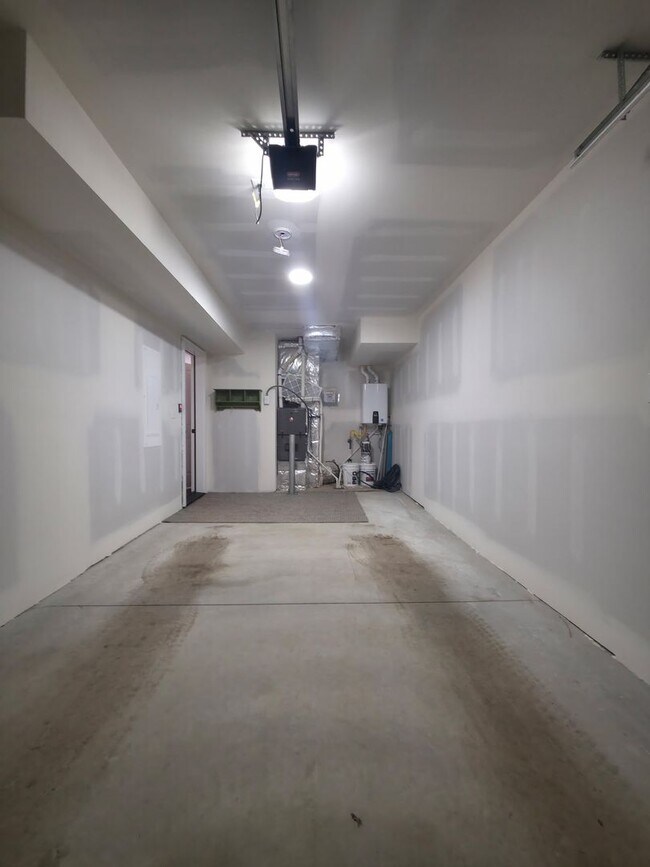 Building Photo - E. 38th Avenue Duplex&#39;s