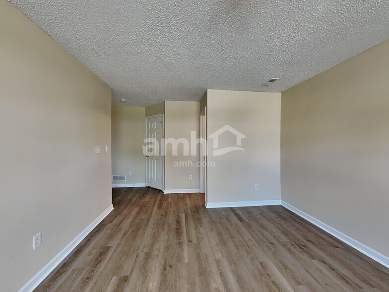 Building Photo - 8039 Red Barn Ct